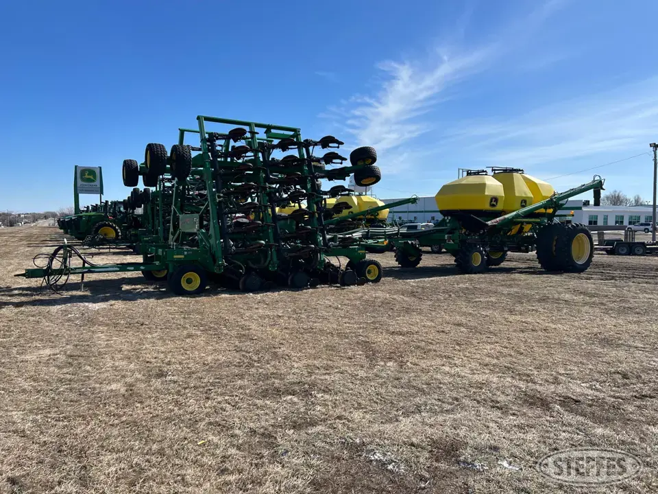 2010 John Deere 1895 Air Drills and Air Seeder