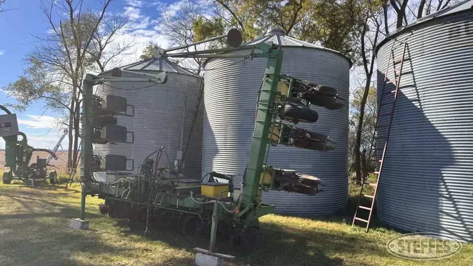 John Deere 7100 12 or More Row Planter