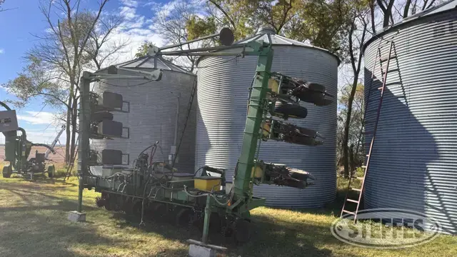 John Deere 7100