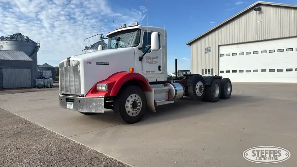 2003 Kenworth T800 Conventional Truck without Sleeper