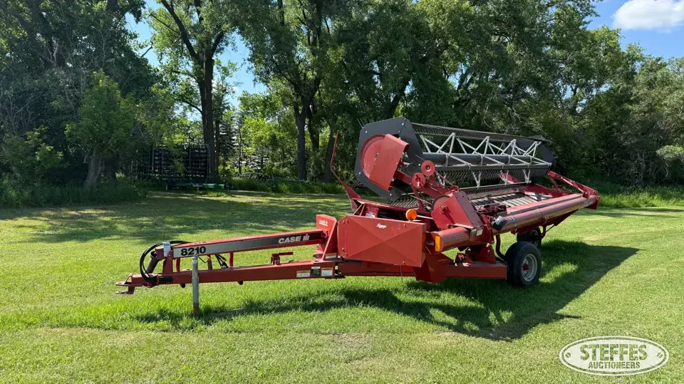 Case IH 8120 Pull-Type Swather