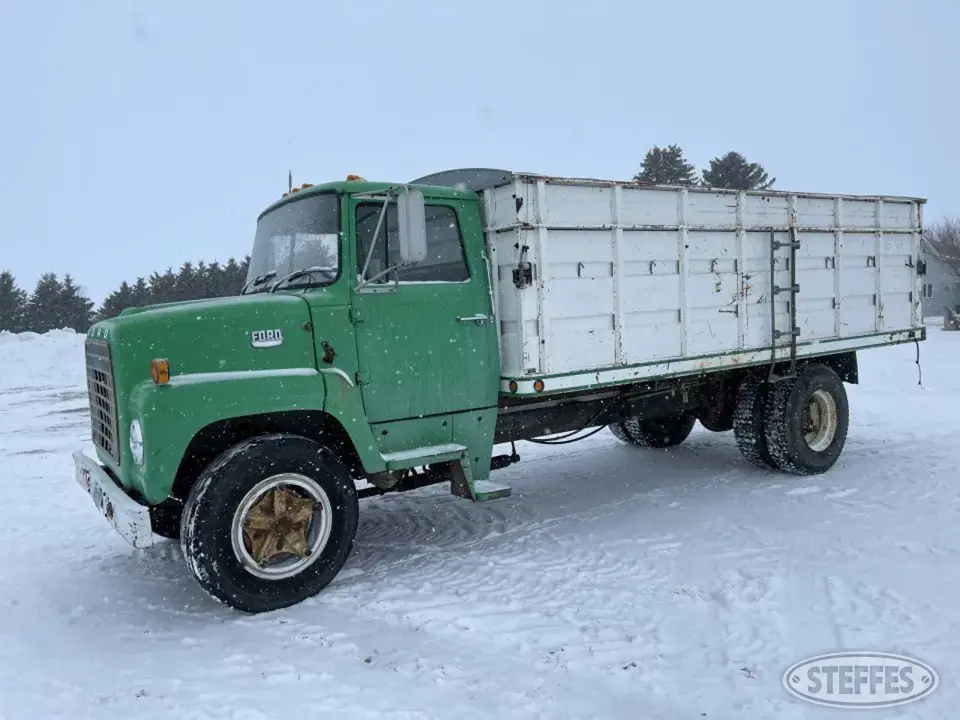 1975 Ford F700 Single Axle Boxed Truck