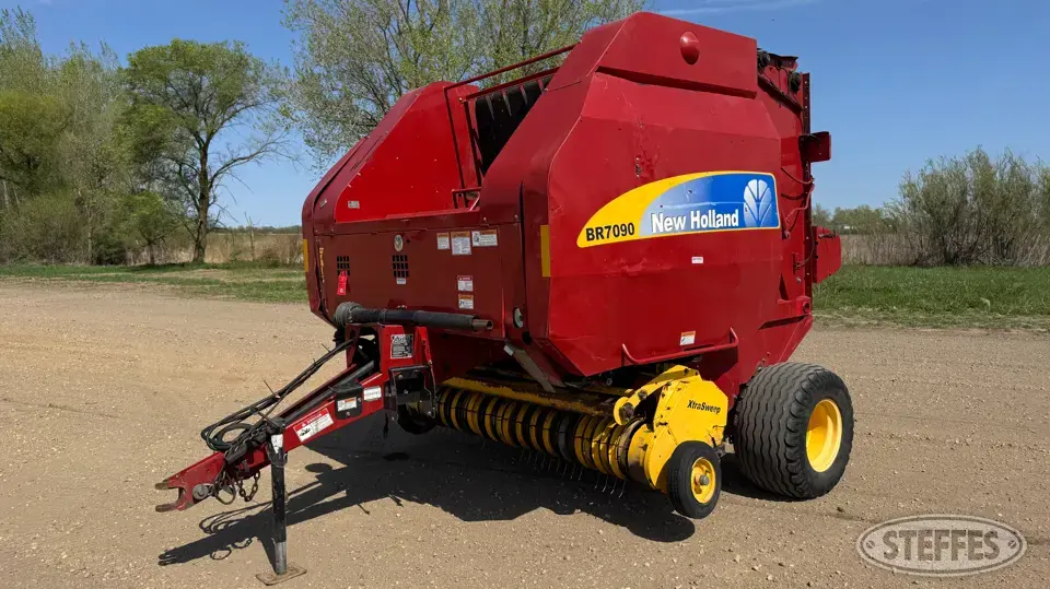 New Holland BR7090 Round Baler