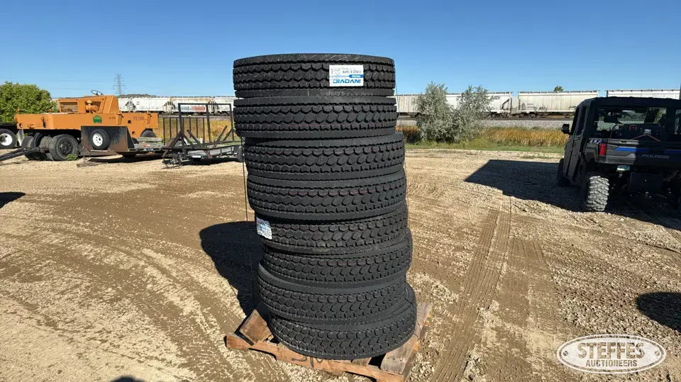 (8) Invovic FM750 11R22.5 tires Truck Tire
