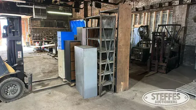 Storage units & cabinets