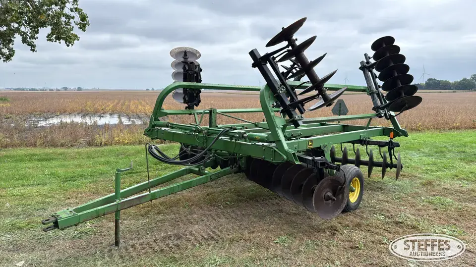 John Deere 235 Disc