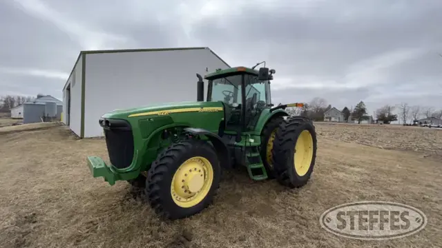 2004 John Deere 8220