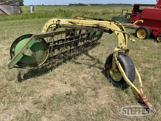 John Deere 640
