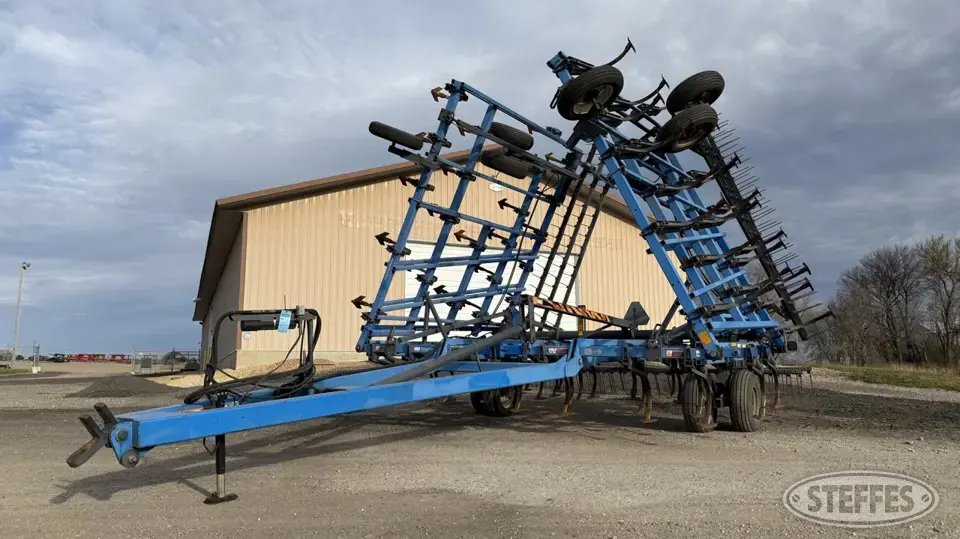 1997 DMI Tiger-Mate II Field Cultivator