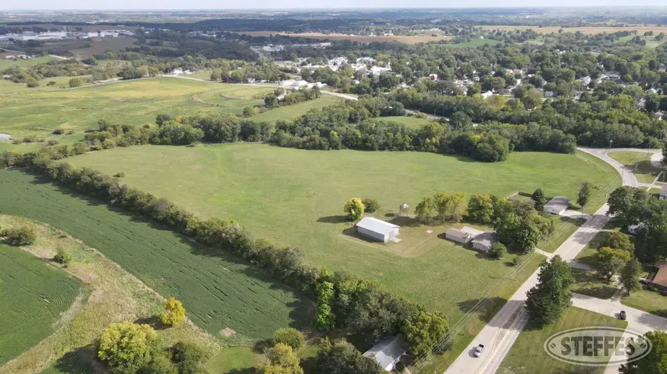 517 North 7th St. - Home & Buildings on 32.13± Acres Acreage-Farmstead