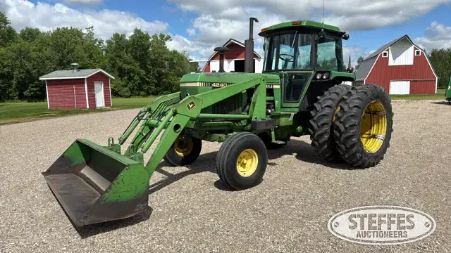 John Deere 4240