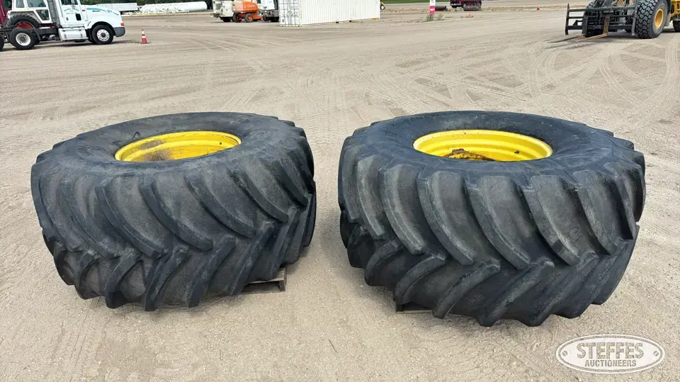 (2) Goodyear Optitrac DT830 900/60R32 tires Tractor-Implement Tire