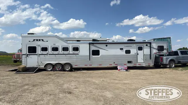 2026 Lakota IN8519TBB