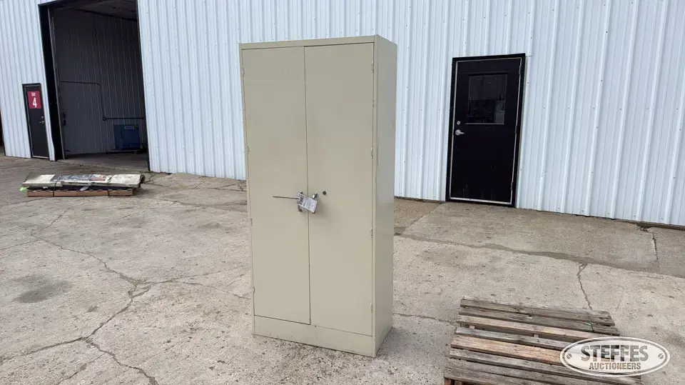 Storage cabinet Storage and Bench