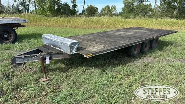 Shop-built tri-axle flat bed trailer