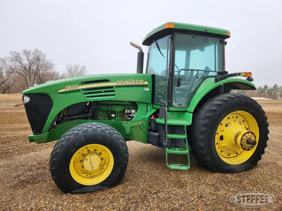 John Deere 7820 MFWD Tractor