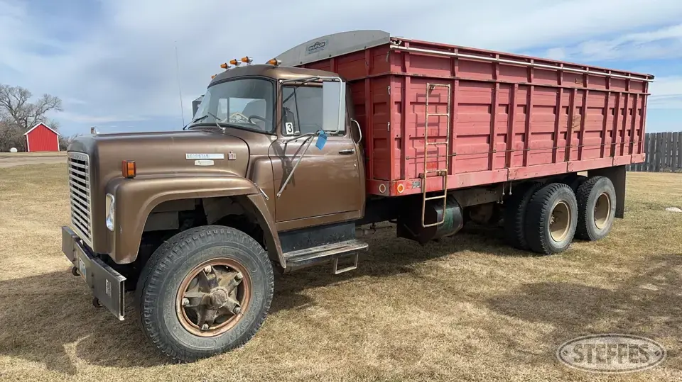 1976 International Loadstar 1800 Tandem Boxed Truck