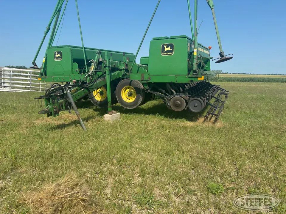John Deere 455 Press Drill