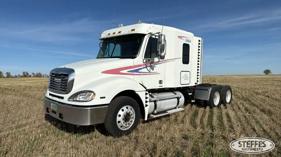 2005 Freightliner Columbia Conventional Truck with Sleeper