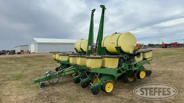 1993 John Deere 7200
