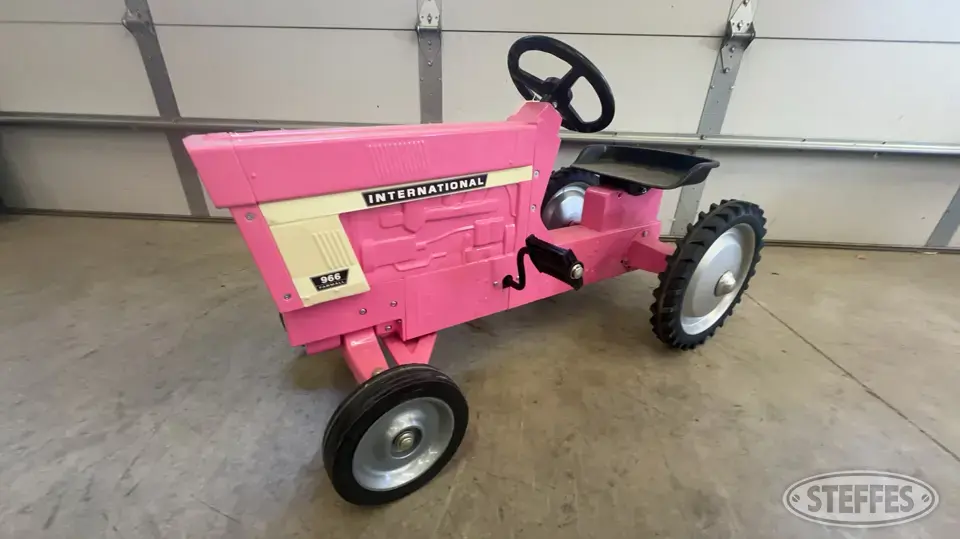 International 966 Farmall Personal Property