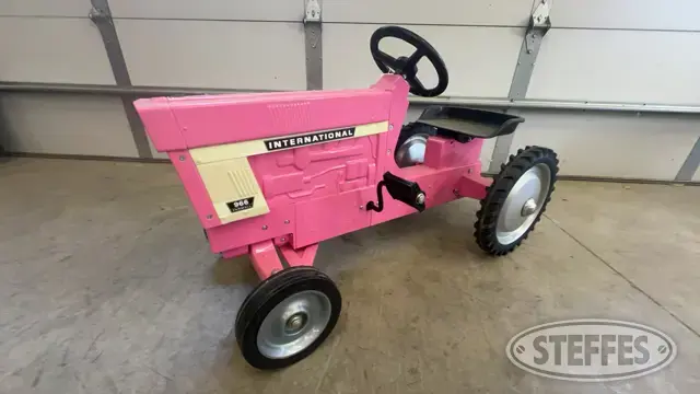 International 966 Farmall