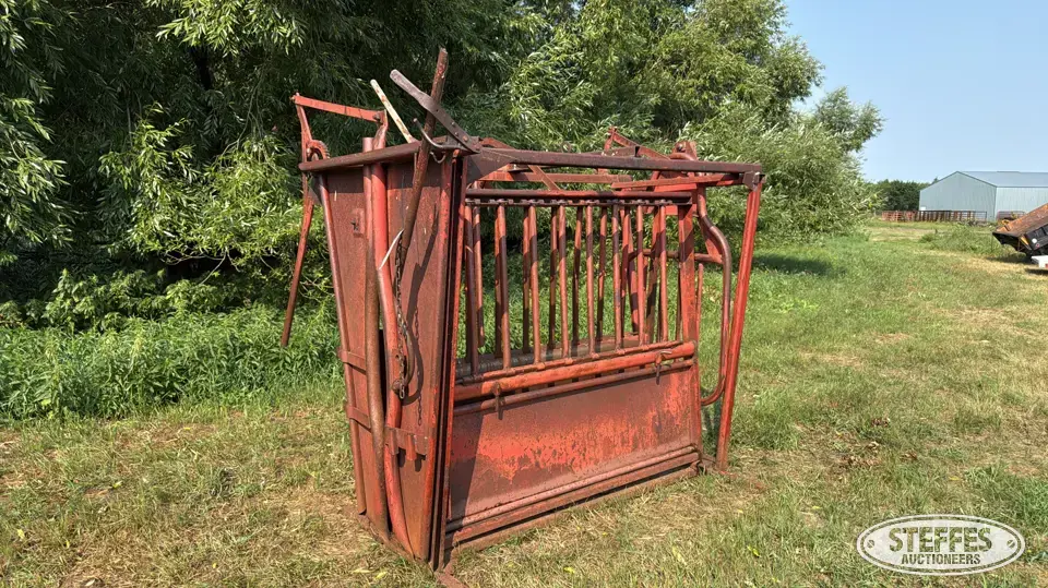 Powder River squeeze chute