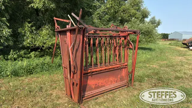 Powder River squeeze chute