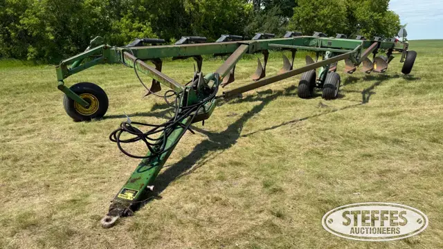 John Deere 3700
