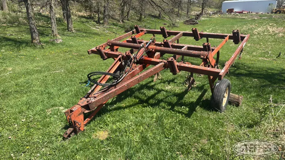 Mohawk 1010 Chisel Plow