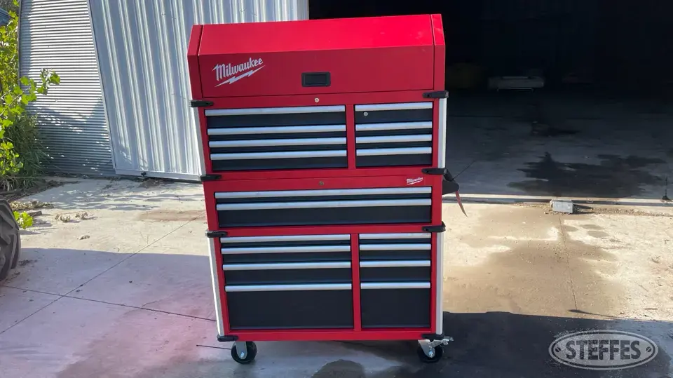 Milwaukee portable tool chest Storage and Bench