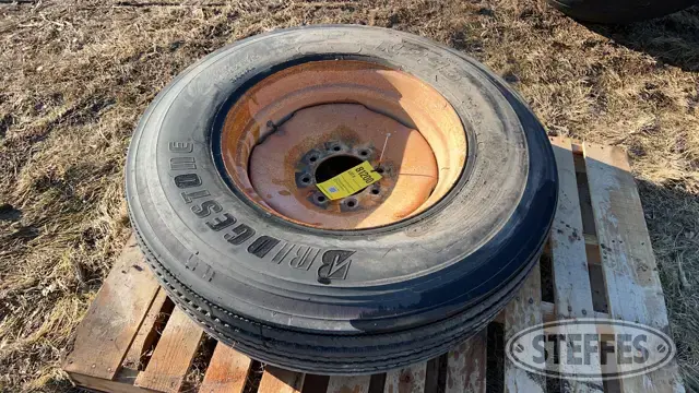 (1) Bridgestone 11R22.5 Tire