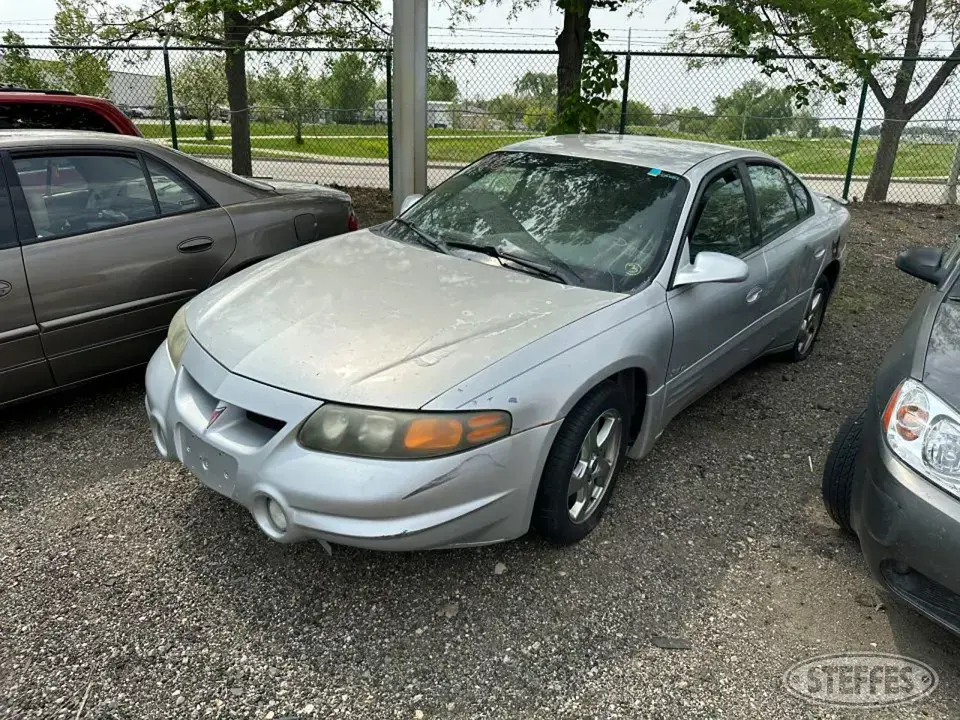2003 Pontiac Bonneville SLE Car