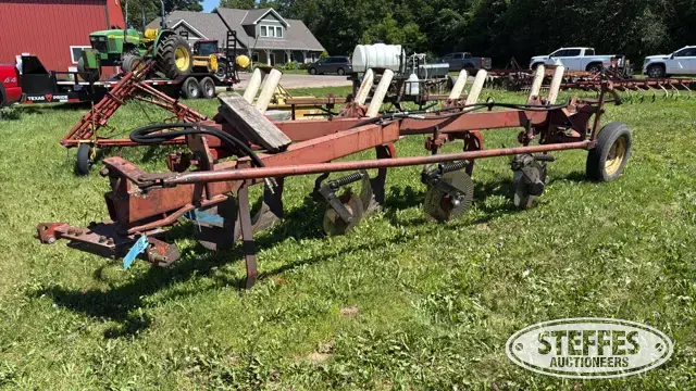 International 710 Automatic