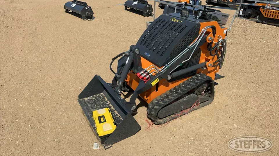 Land Hero LDH-T460 Tracked Skid Steer