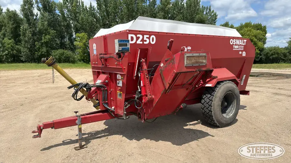 2014 Oswalt D-250 Feeders and Bunk