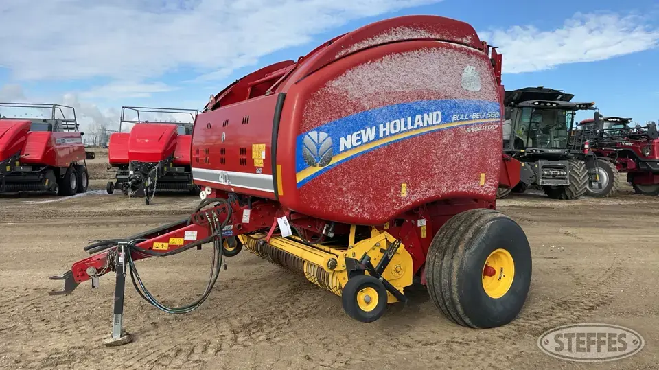 2015 New Holland Roll-Belt 560 Round Baler