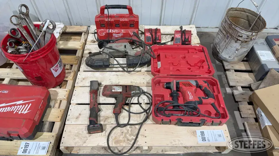 Asst. Milwaukee tools Construction Support Item