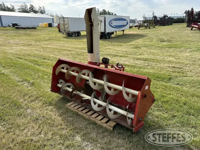 Buhler Farm King Y960Q
