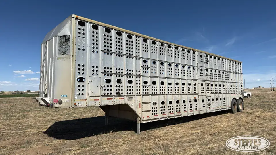 1993 Merritt Cattle Drive Gold Line Semi Livestock Trailer