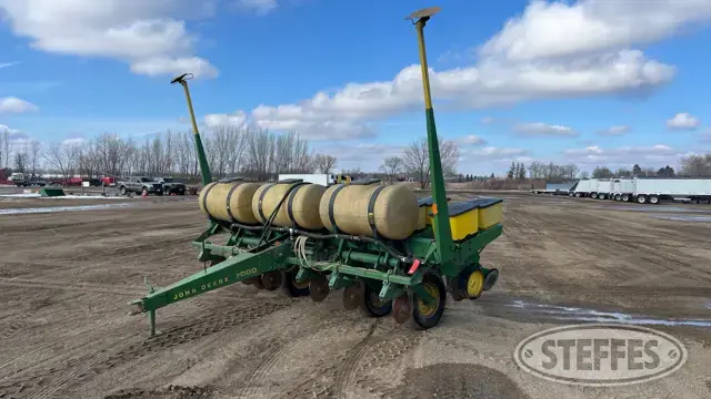John Deere 7000