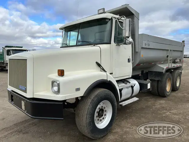 1995 White GMC WG64