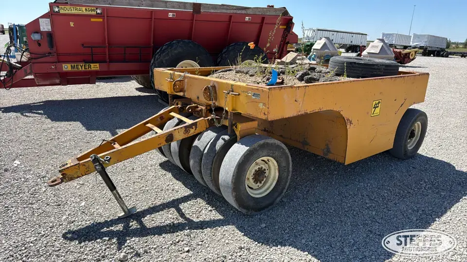 1998 WRT Equipment LTD PT-13 Pull-Type Pneumatic Compactor