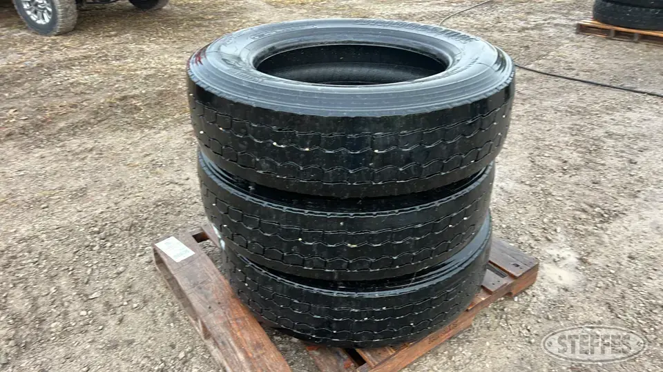 (3) Bridgestone 285/75R24.5 tires Truck Tire