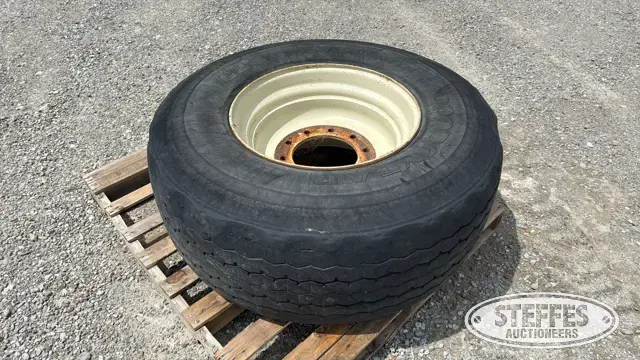 Goodyear 425/65R22.5 tire