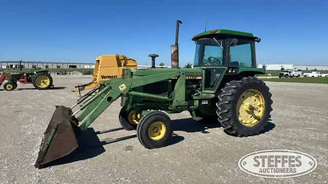 John Deere 4240