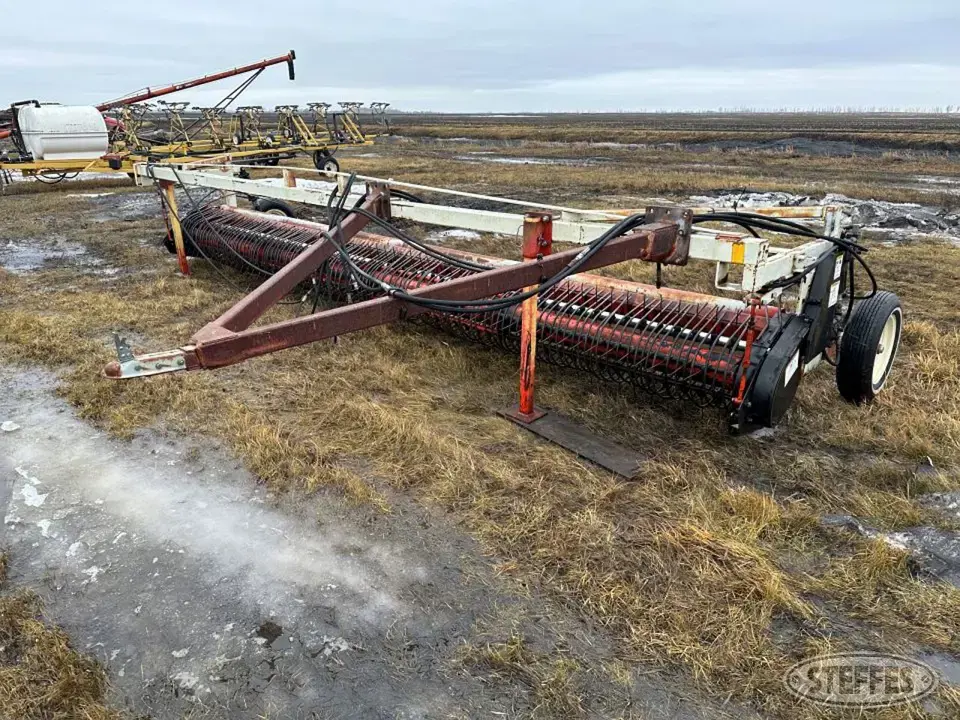 Harriston 5600 Edible Bean Windrower