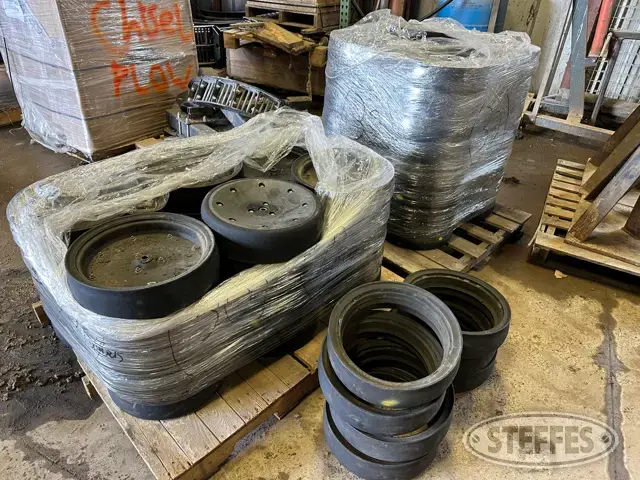 John Deere 1890 gauge wheels