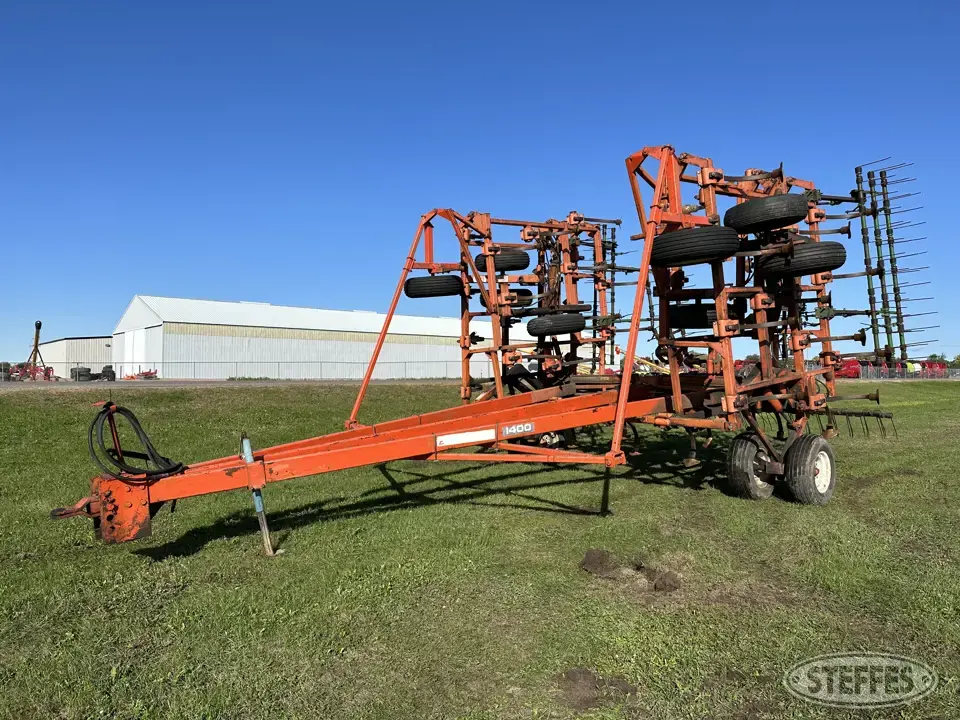 Allis Chalmers 1400 Field Cultivator
