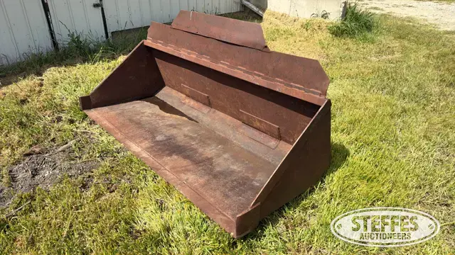 Skid steer bucket